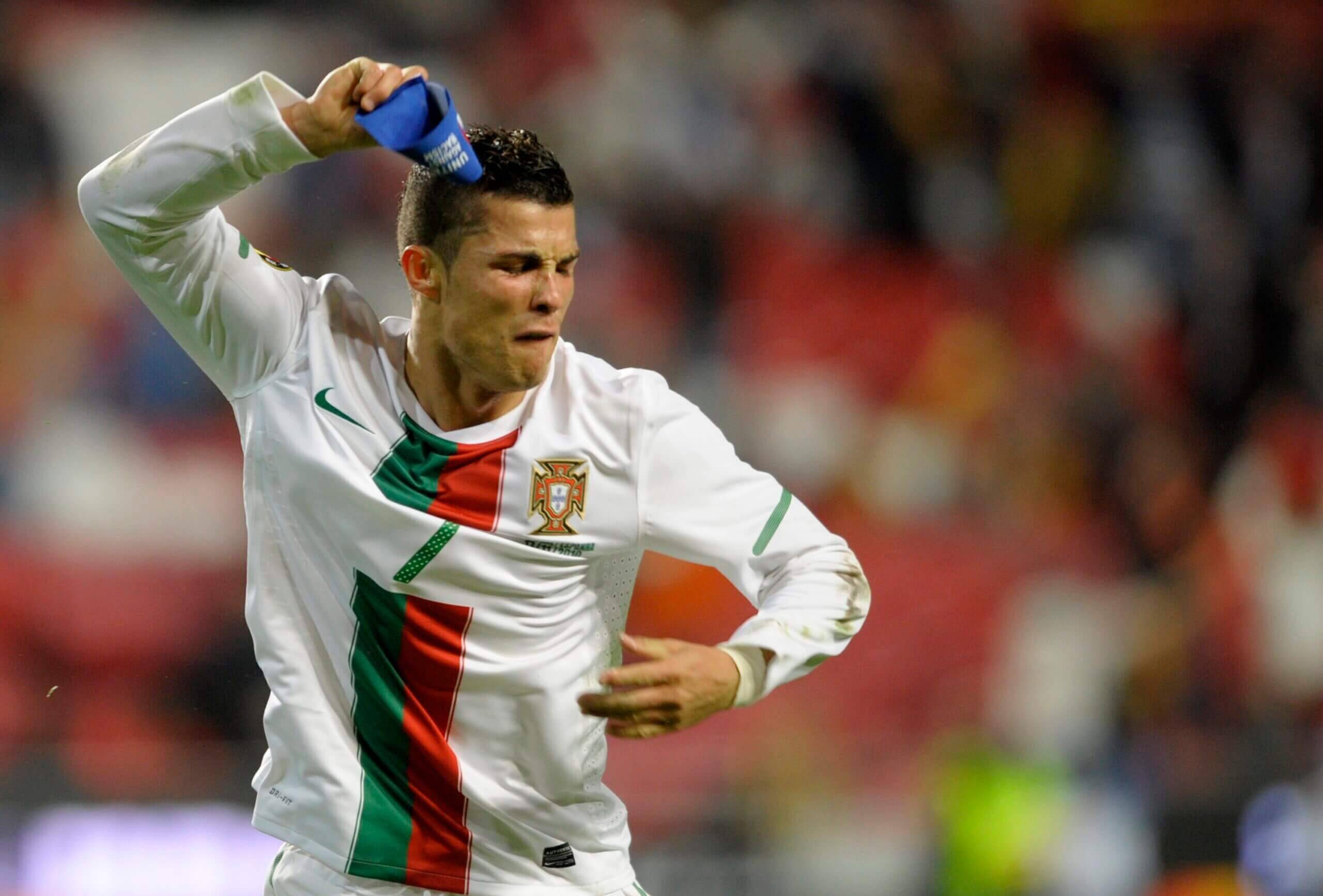 开云手机登录官网包含C罗迎来七赛季高光表现，DWG球迷沸腾！的词条